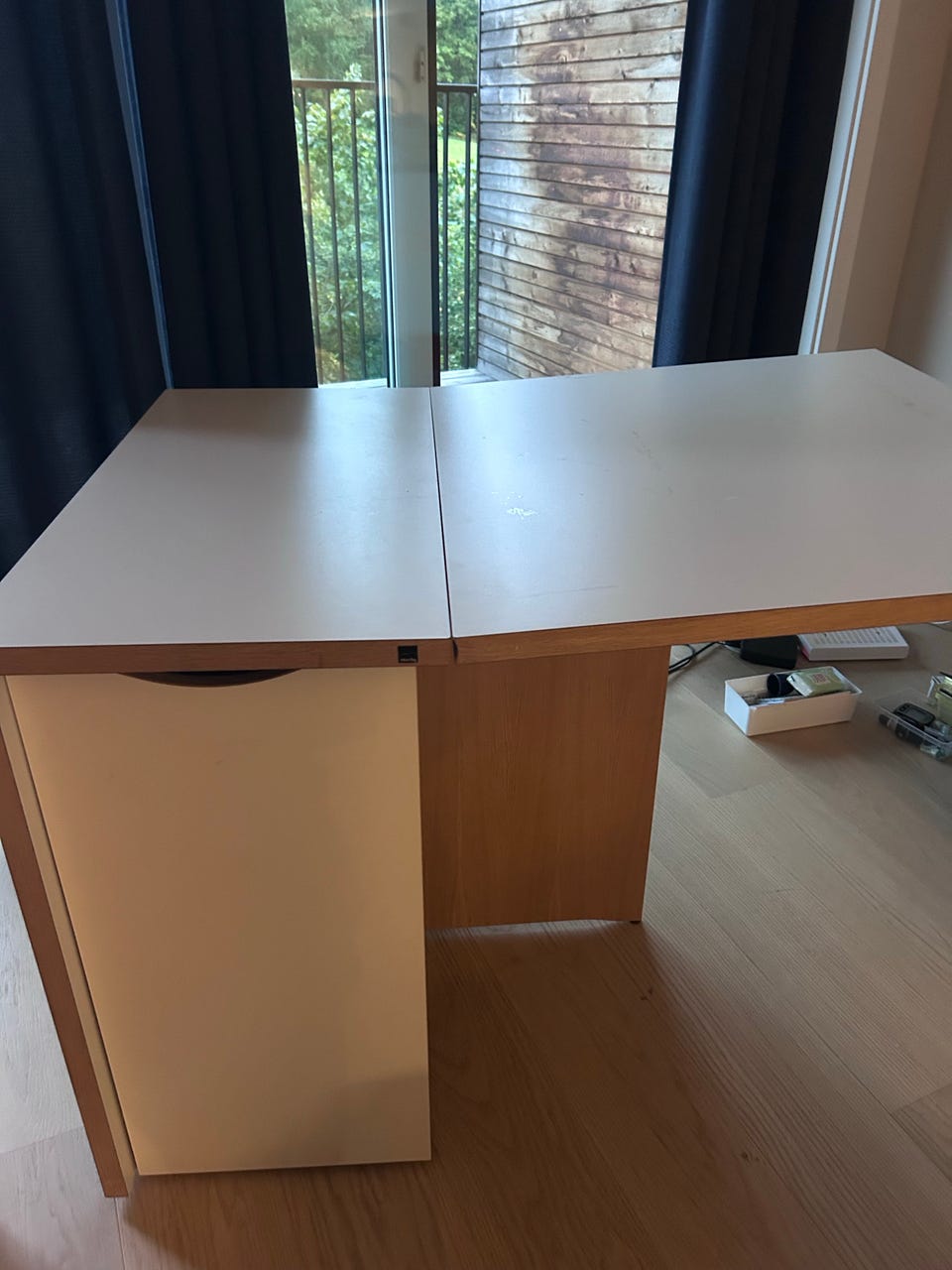 Kompakt spisebord