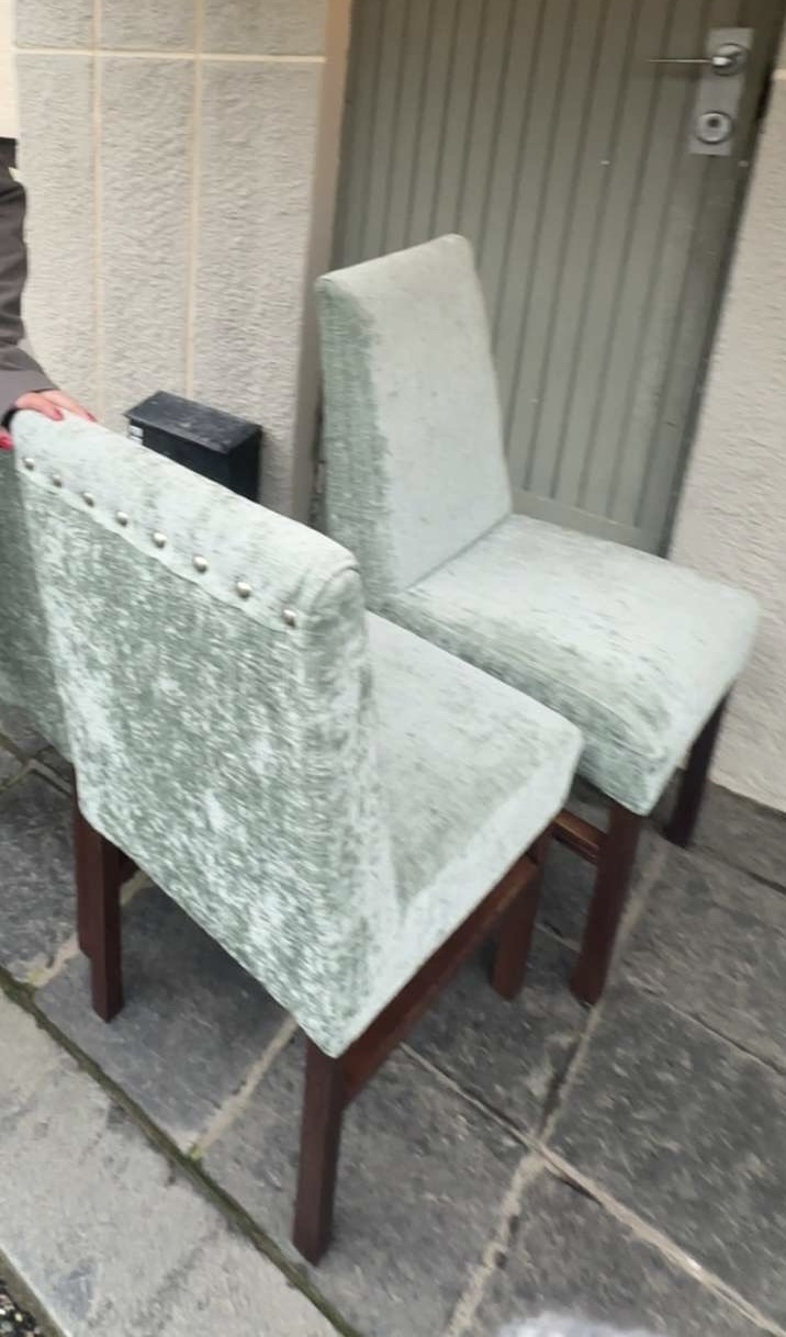 Oppdrag: 4 spisestuestoler